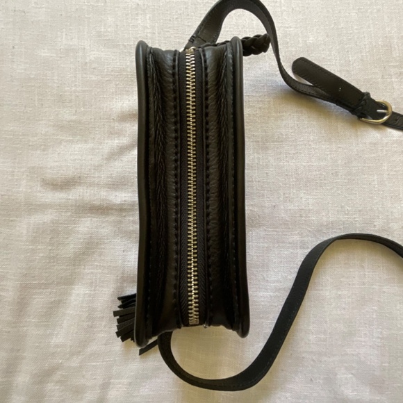 •Isabella Fiore Leather Suede Black And White Tribal Print Zip Crossbody NWT - Picture 11 of 16